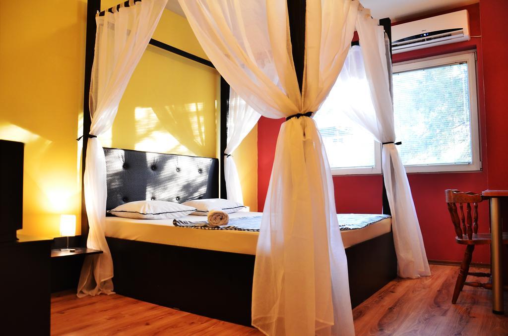 Hostel Kalonis Skopje Zimmer foto