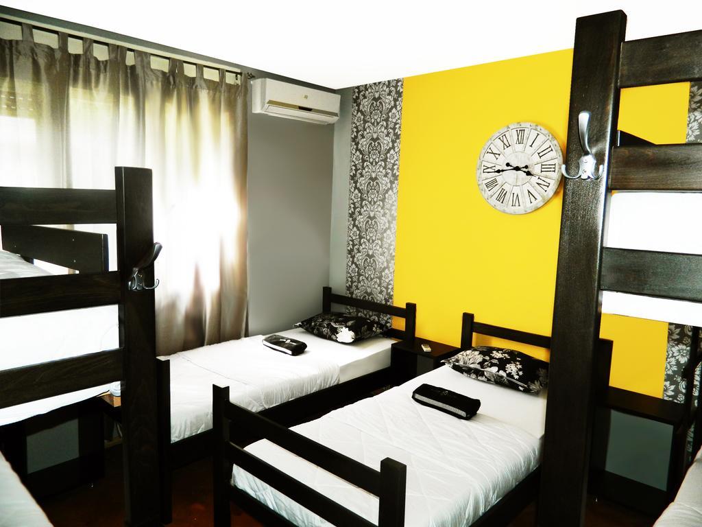 Hostel Kalonis Skopje Zimmer foto