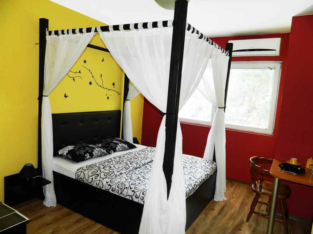 Hostel Kalonis Skopje Zimmer foto