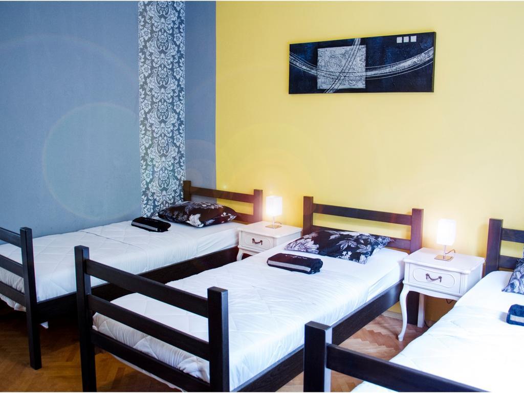 Hostel Kalonis Skopje Zimmer foto
