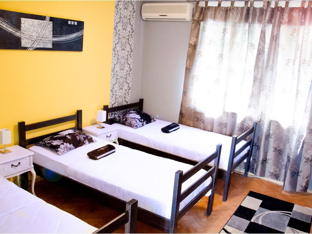 Hostel Kalonis Skopje Zimmer foto