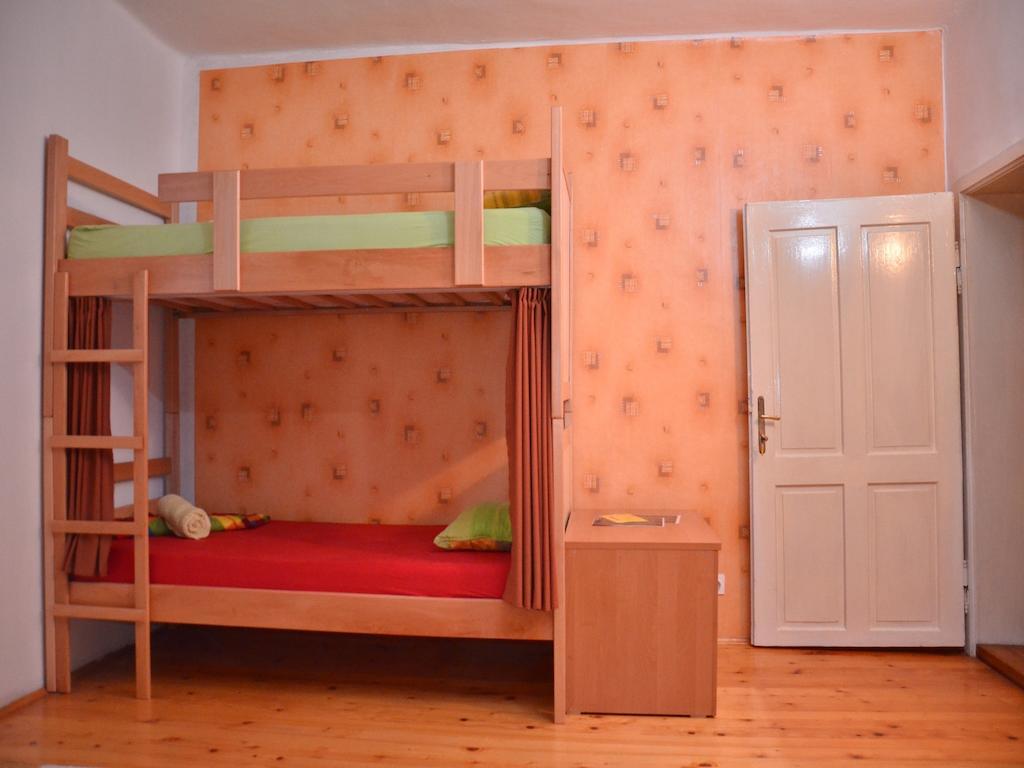 Hostel Kalonis Skopje Zimmer foto